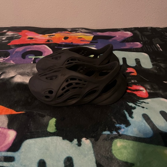 I am selling yezzy foamrunnr adidas’s - Picture 4 of 5
